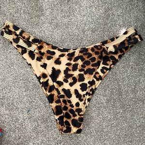 Cheetah print bikini bottoms 😍
